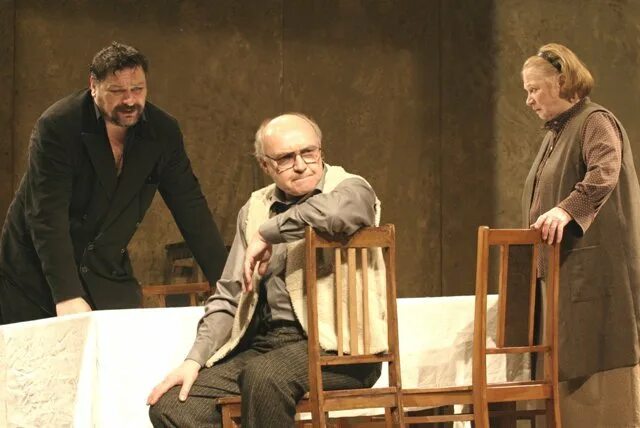 Мещане спектакль 1966. Мещане театр у моста. Горький мещане бдт. Алла покровская и олег ефремов. Мещане современник.