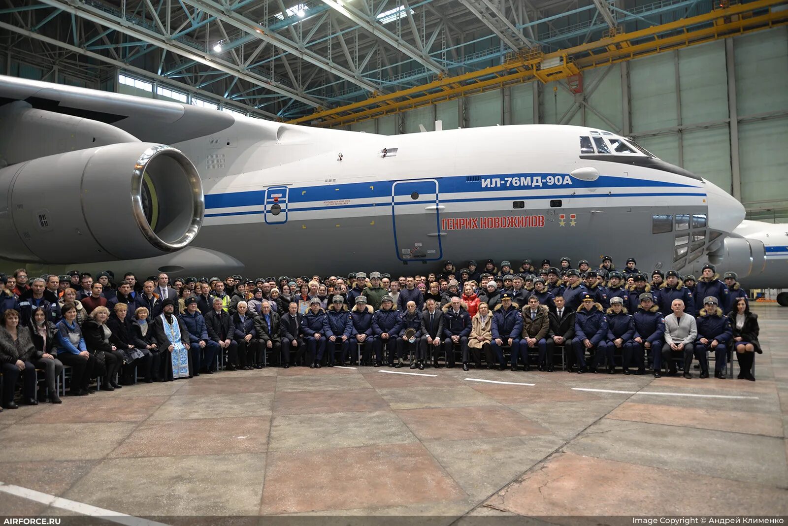 Самолёт ил-76мд-90а. Дата первого полета самолета ил 76мд 90а. Новый ил-76мд-90а. Тяжелый транспортный самолет ил-76мд-90а. Модель самолета ил 76 мд.