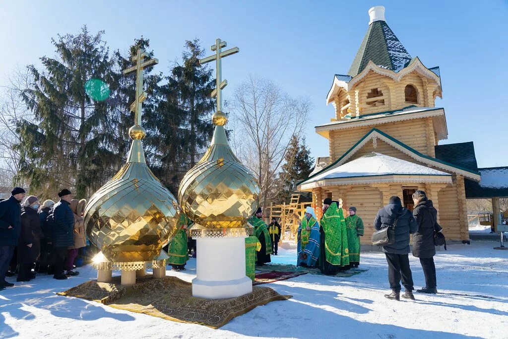 Приход храма петра и февронии - петергоф. Храм петра и февронии омск открытие. Храм благоверных князей петра и февронии, новороссийск. Омск петра и февронии храм. Храм петра и февронии в новороссийске купол.