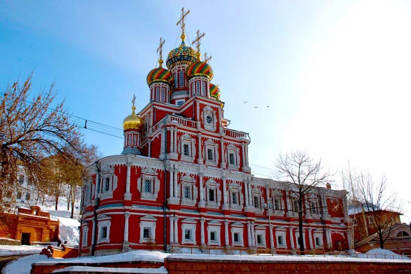 Храм рождества в нижнем новгороде. Строгановская церковь нижний новгород. улицы нижнего новгорода + строгановская церковь. рождественская церковь нижний новгород. храм собора пресвятой богородицы рождественская церковь.