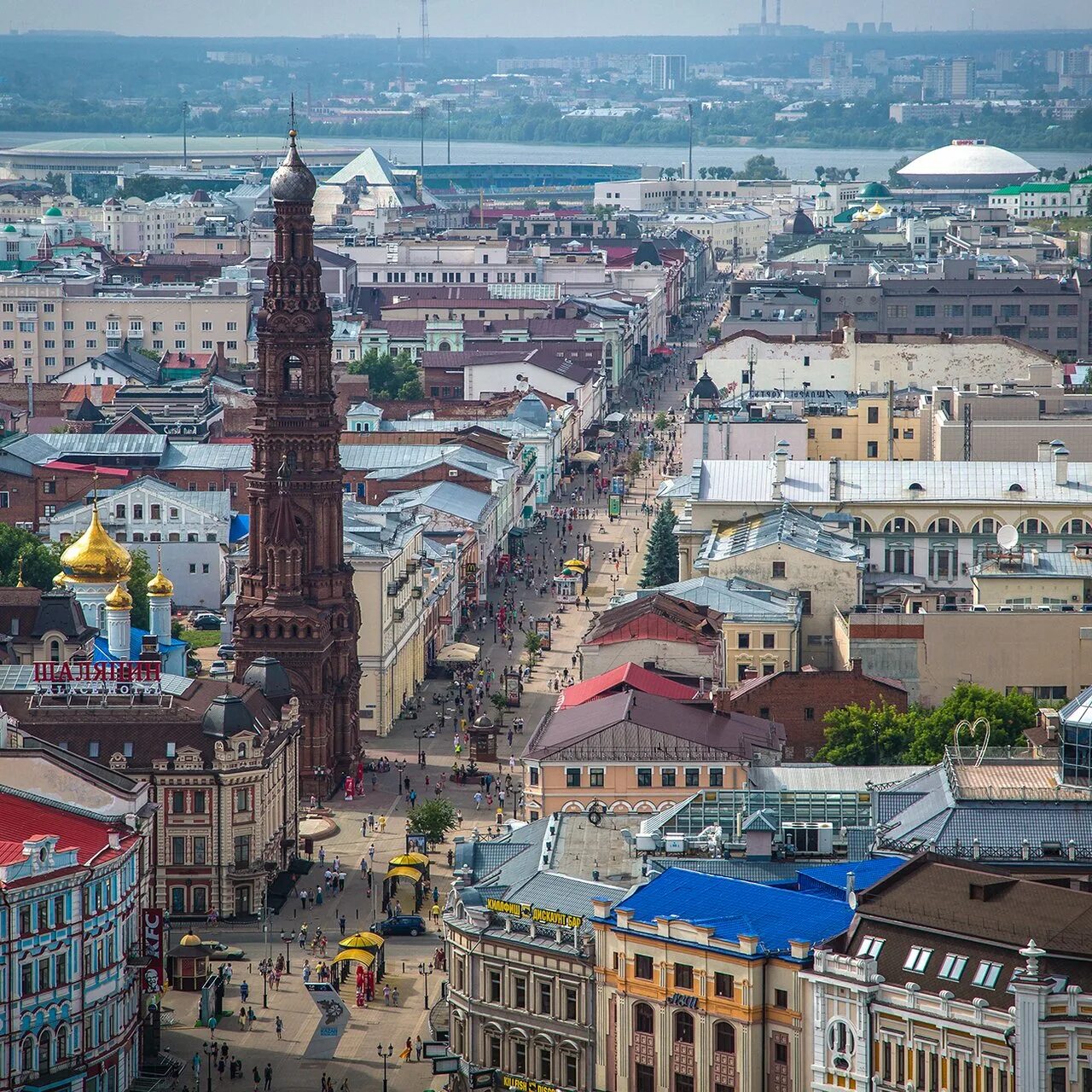 Казань ул баумана 10. Улица Баумана Казань достопримечательности. Улица Баумана Казань вид сверху. Богоявленская колокольня Казань. Казань Баумана вид сверху.