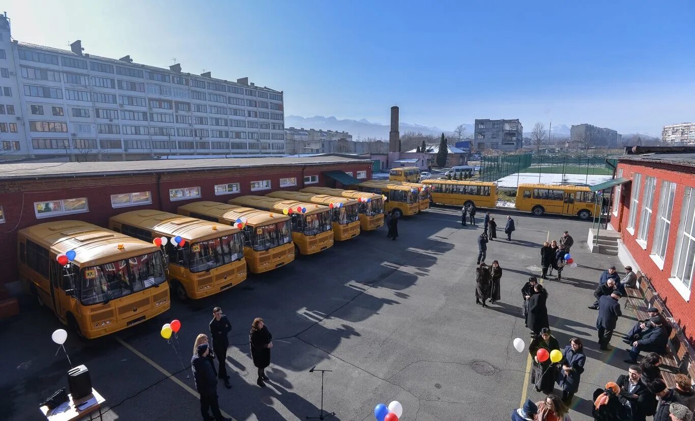 Пятеро автобусов. Автобус ванино хабаровск пять звезд. Автобус ванино хабаровск пять звезд. Пятеро автобусов. Пятеро автобусов.