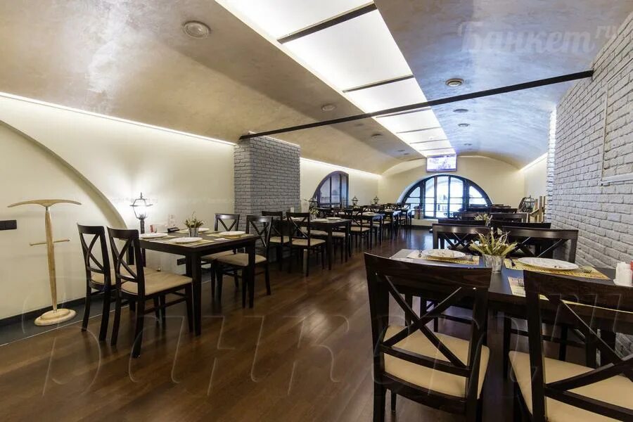 Медийная саратов ресторан. Лофт саратов астраханская. Медийная саратов ресторан. Пафосный итальянский ресторан. Медийный ресторан.