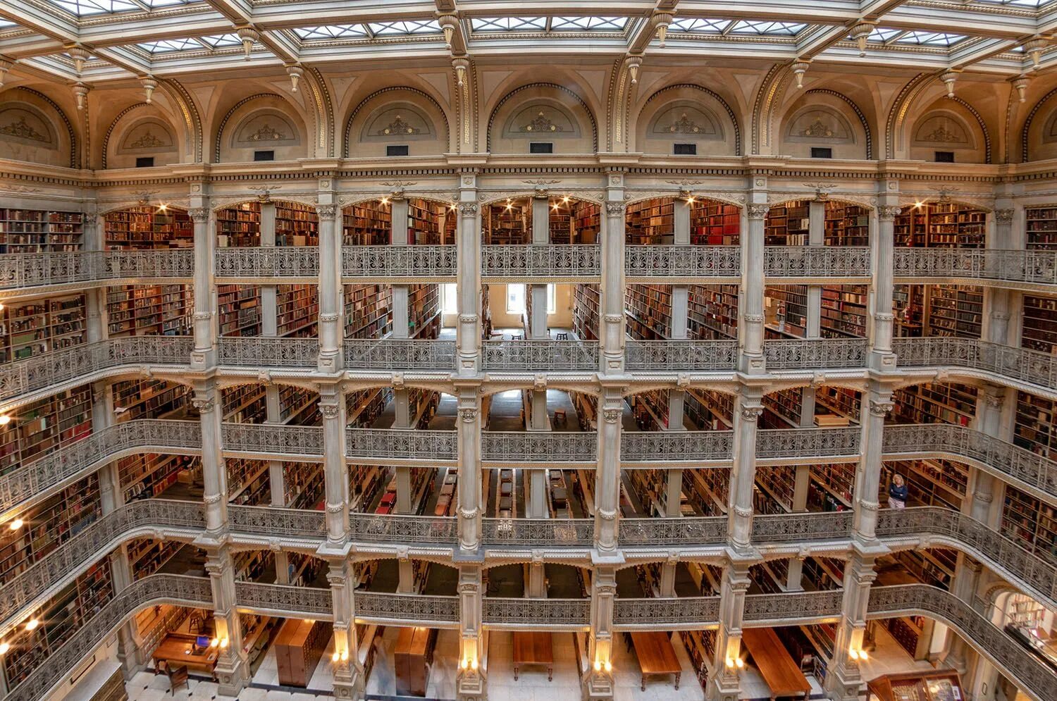 Крупнейшая библиотека европы. Необычные билиотеки мир.