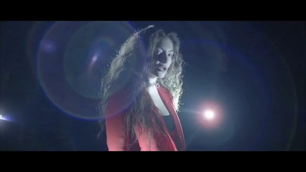 Голодные игры everybody wants to rule the world. Lorde yellow flicker beat. Lorde yellow. Lorde певица обложки. Lorde yellow.