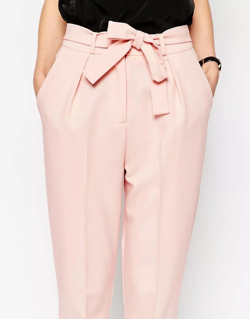 Брюки с поясом бантом. Брюки женские с бантом на поясе. Высокие брюки с широким поясом. Брюки с бантом. Брюки женские с бантом.