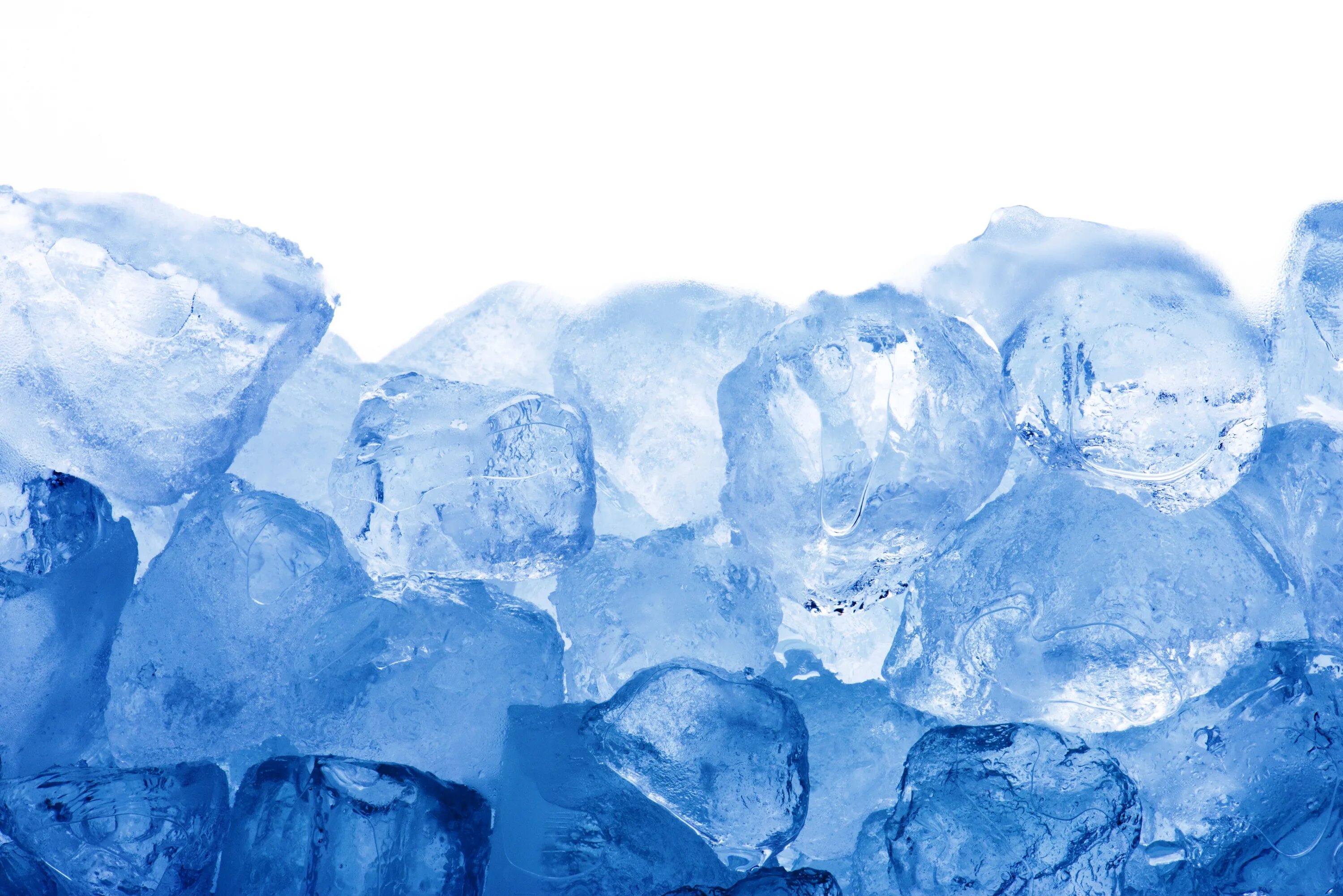 Синяя холодная вода. Лед фон. Ледяной фон. Кубики льда. Текстура льда.