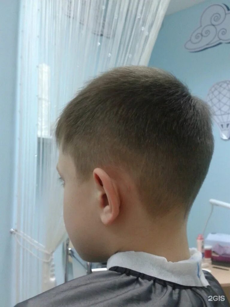 стрижка мальчика под насадку. стрижка мальчика насадками. детские стрижки для мальчиков машинкой. стрижка мальчика машинкой. причёска полубокс для мальчика.