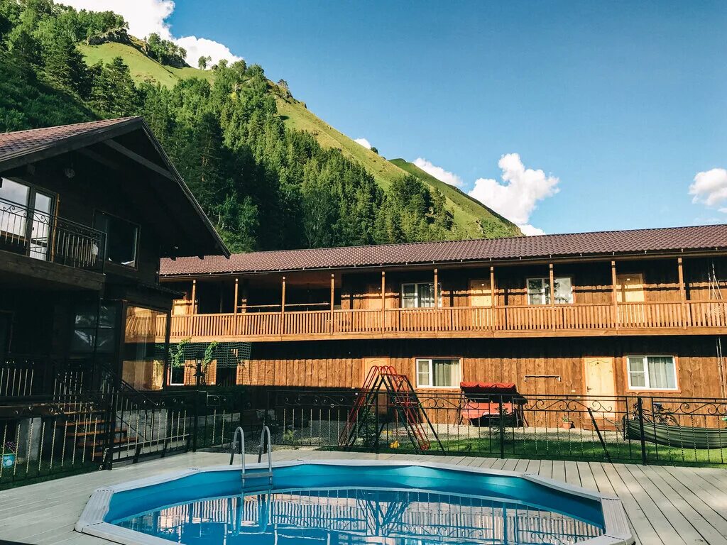 Манжерок алтай. Манжерок горнолыжный курорт. Алтай манжерок отель 5 звезд. Алтай гора манжерок. Родельбан манжерок.