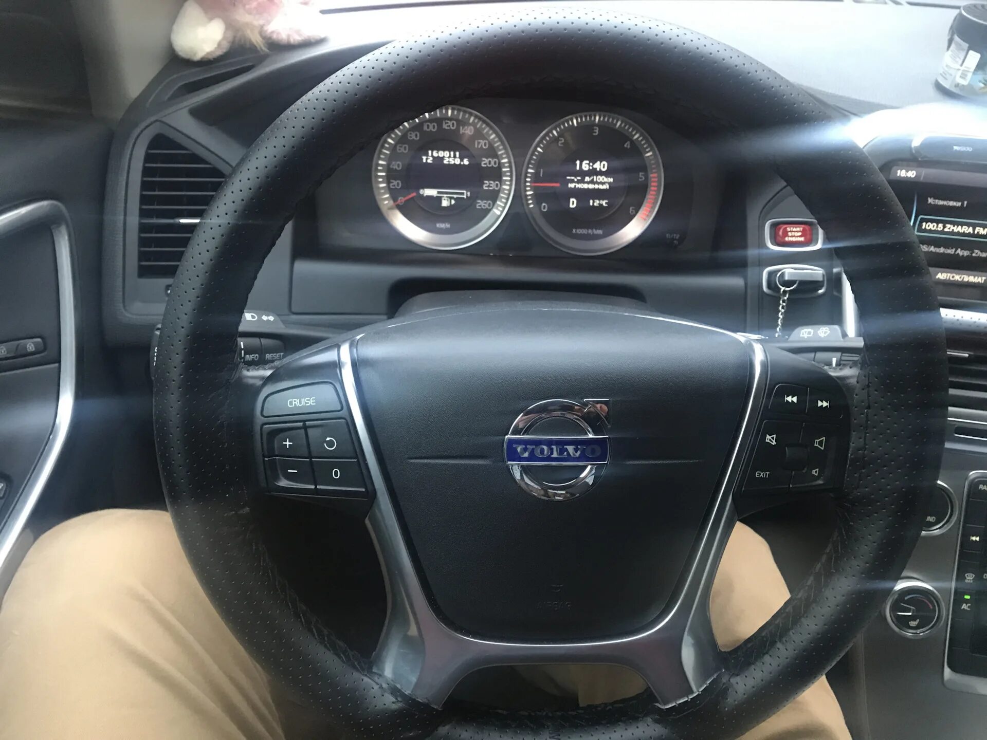 Руль даф 105. Двухцветный руль. Руль volvo c30. Руль вольво s80. Оплетка на руль вольво.
