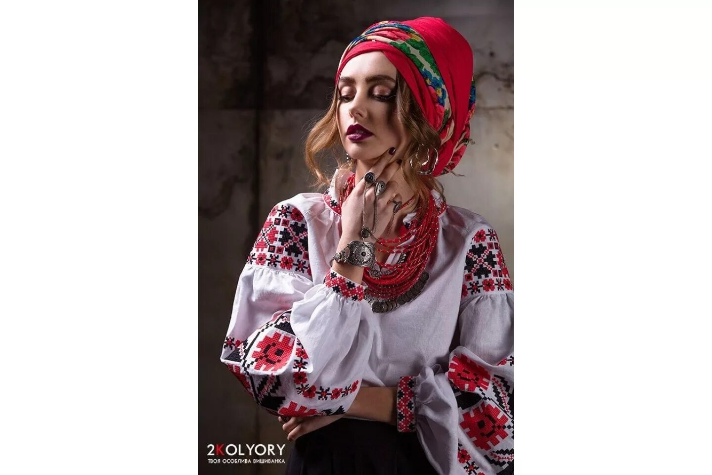Украинская одежда 6. Традиционная украинская одежда. Традиционная одежда украинцев. Этнический костюм Украины женский. Одежда нарядная украинок.
