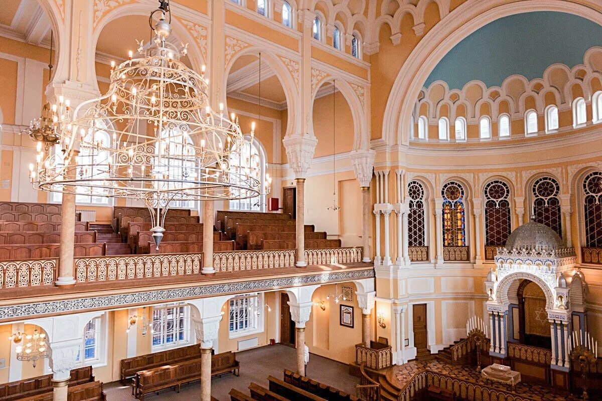 Большая хоральная синагога. Московская хоральная синагога интерьер. Большая хоральная синагога СПБ. Большая хоральная синагога Санкт-Петербург внутри храма.