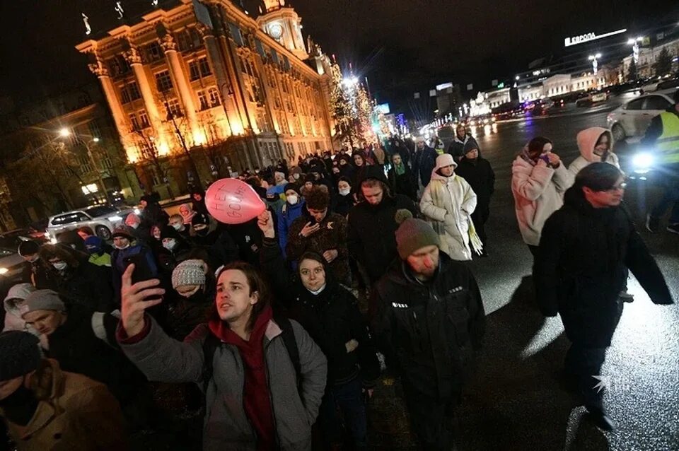 Екатеринбург митинг 2022. Митинг фото. Толпа митинг. Митинги в России. Митинги 24.02 2024