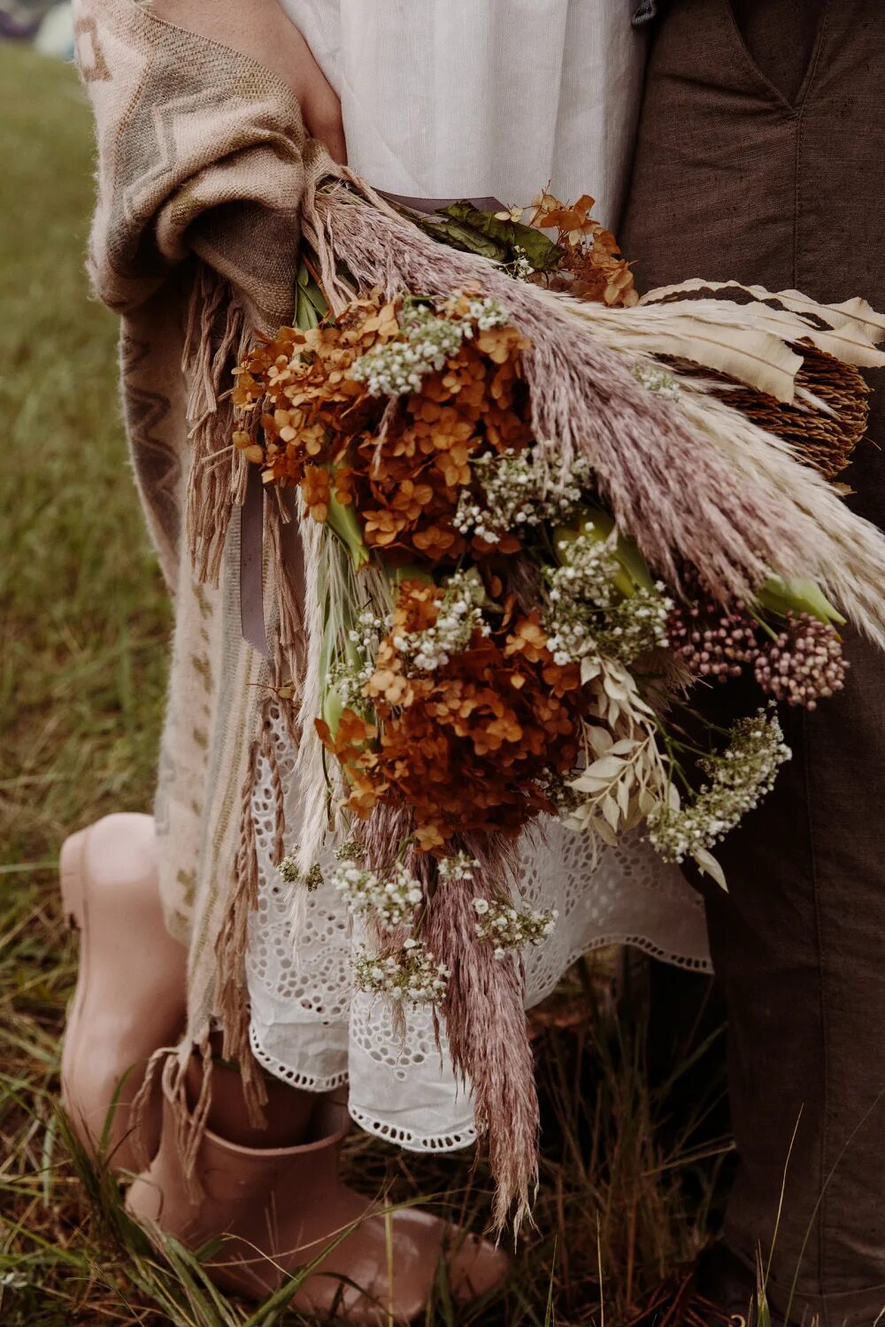 Бохо рустик. Свадьба в стиле рустик подружки невесты. Свадебное платье бохо рустик. Свадебное платье бохо рустик. Бохо рустик свадьба.