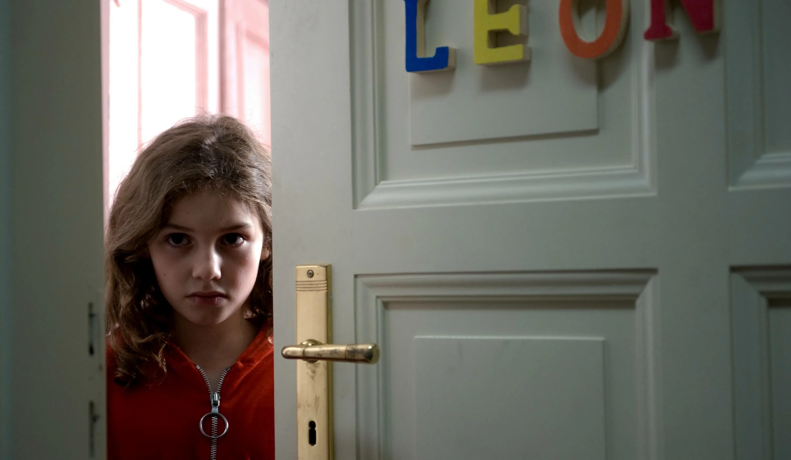 Кадра двери. Дверь фильм 2009. из двери в дверь фильм 2002. дверь 2009 фантастика, триллер, драма. дверь из фильма.