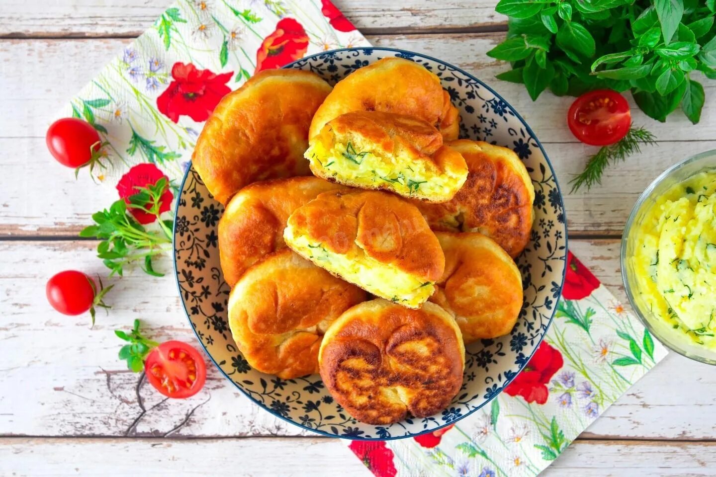 Как печь беляши. Как печь беляши. Как печь беляши. Беляши с мясом на дрожжевом тесте. Беляши.