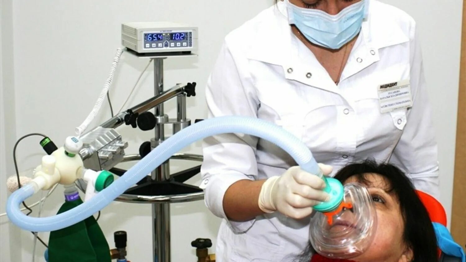 Ингаляция кислородом. Кислородная терапия. Кислородная маска на наркозе. Ксеноновая анестезия в стоматологии аппарат.