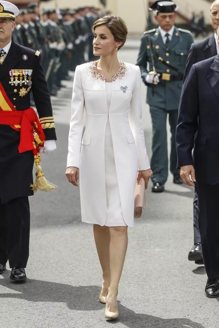 Максима соррегьета. Leonard boden портрет королевы. Королева летиция испания. Королева испании летиция свадьба. Летиция королева испании стиль.