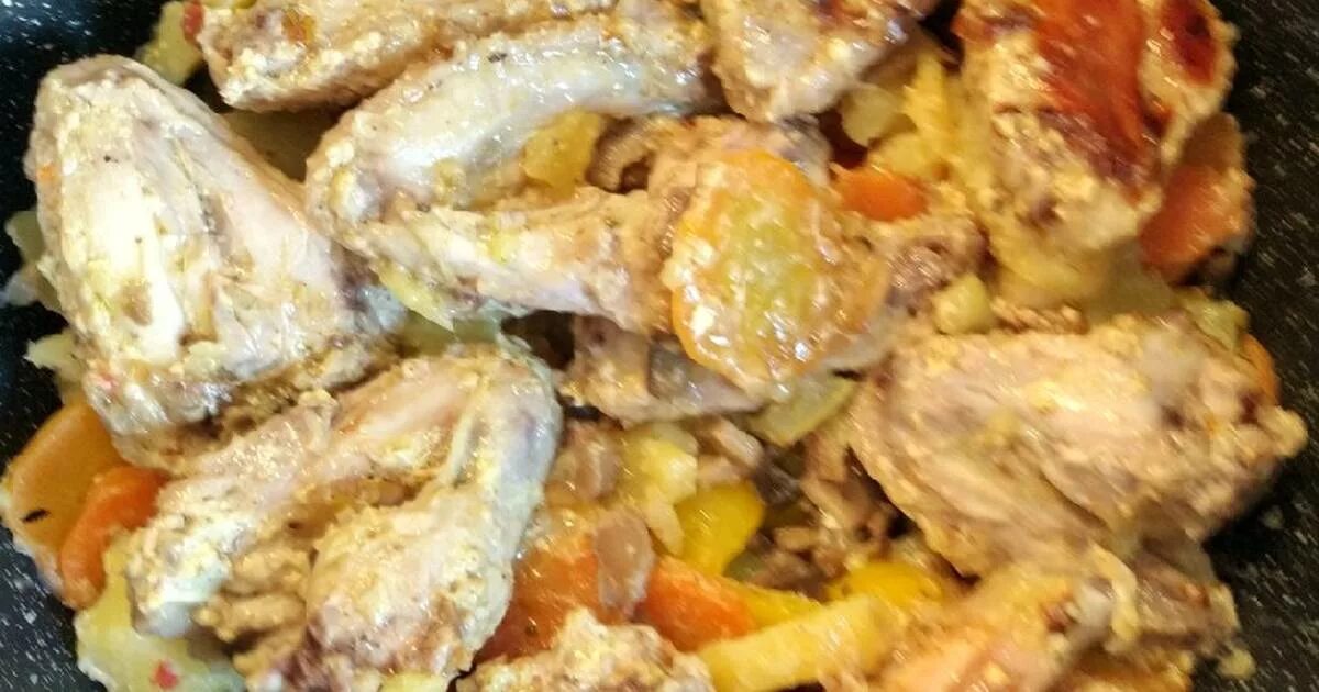 Рецепты вкусной курицы в мультиварке. Куриные крылышки с картошкой в мультиварке. Картошка с крылышками в мультиварке. Куриные Крылья в мультиварке. Пянсе филе курицы с овощами в мультиварке.