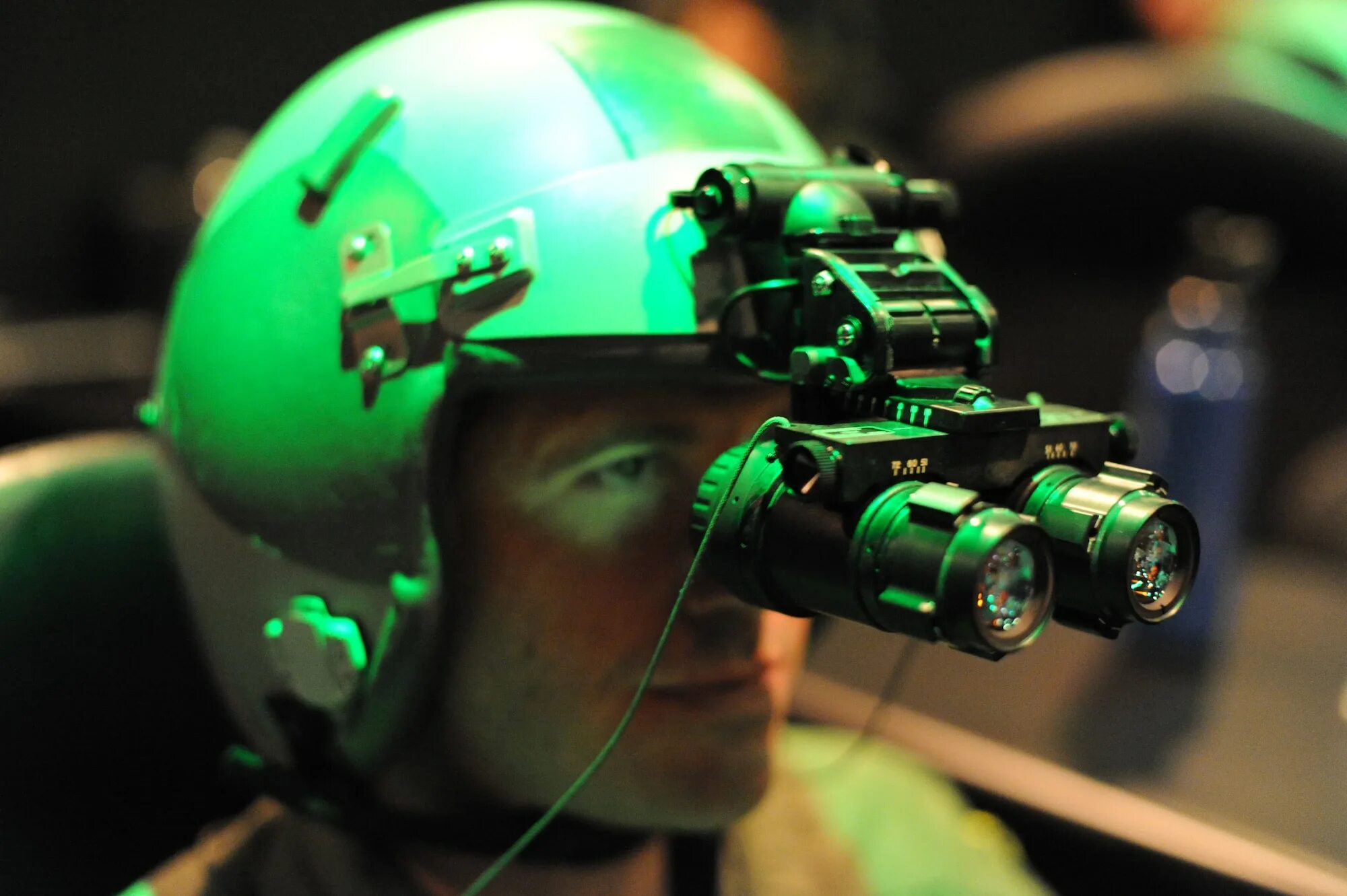 Night vision 2. ПНВ nvg-20. Прибор ночного видения Night Vision. Night Vision nvg Pilot. Прибор ночного видения GPNVG-18 спецназ.