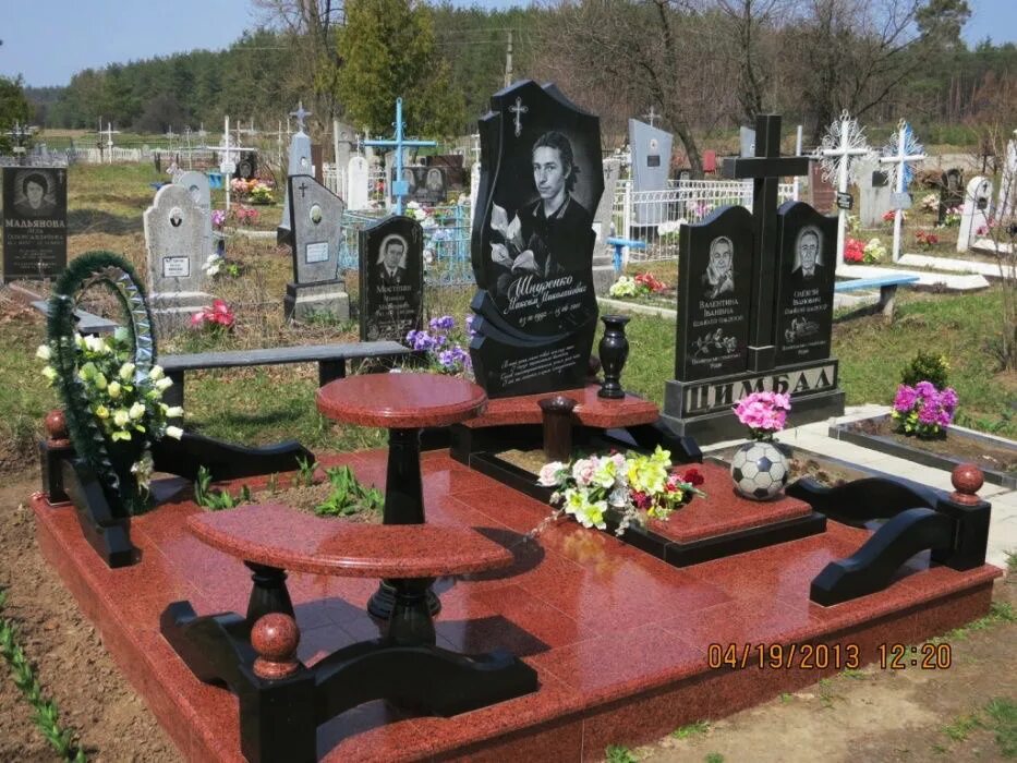 Памятники на малиновой в курске. Каталог памятников на малиновой. Каталог памятников на малиновой. Каталог памятников на малиновой. Вес гранитного памятника.