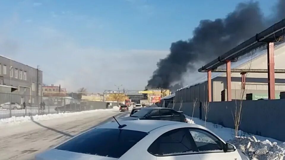 Что случилось на челябинском заводе. Челябинский лакокрасочный завод пожар. лакокрасочный завод в челябинске. пожар на заводе. сгорел лакокрасочный завод.