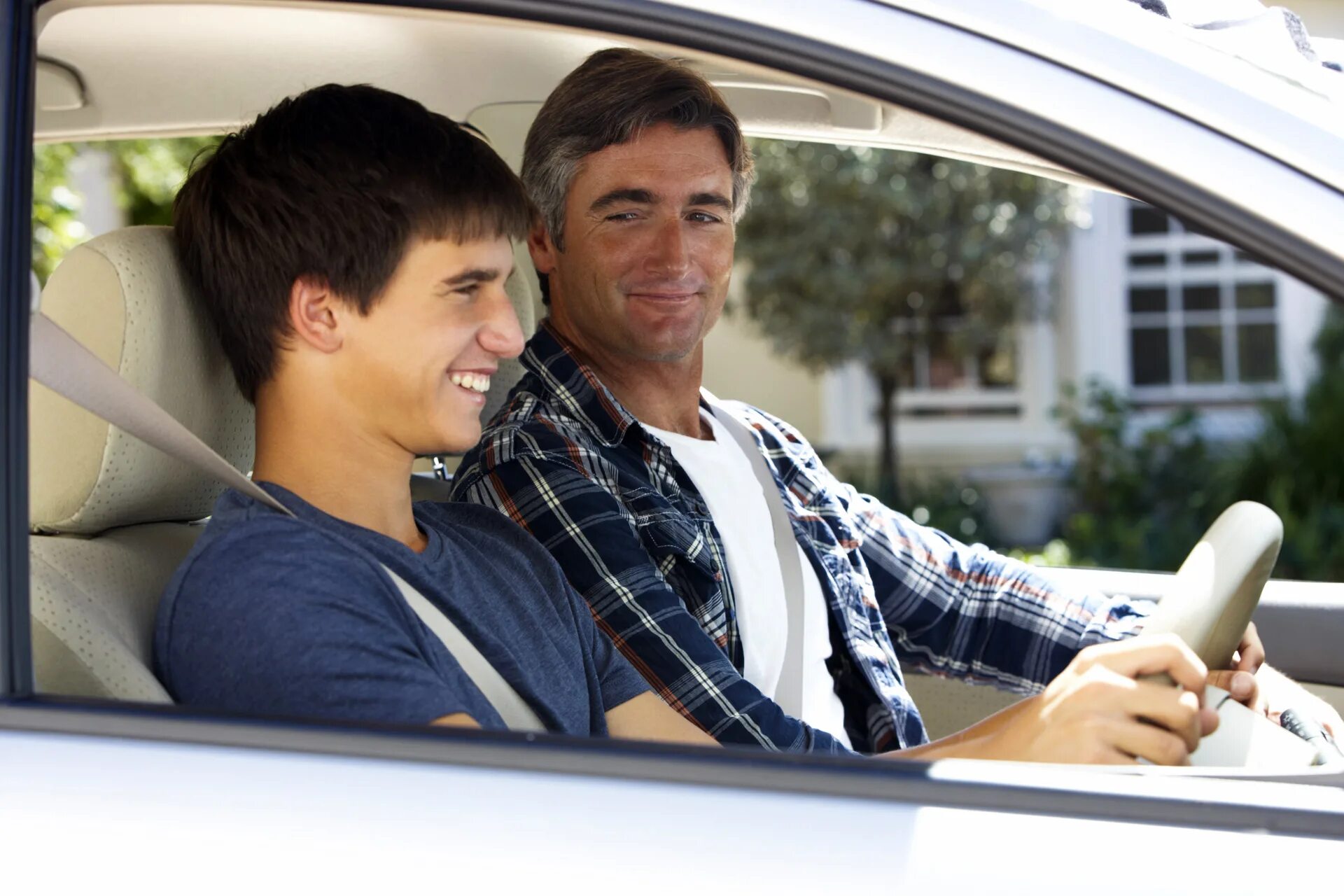 Сын за рулем. Отец и сын за рулем. Машина для сына. Отец и сын подросток. Dad teach