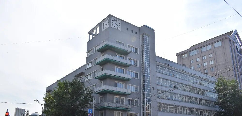 Конструктивизм новосибирск. Конструктивизм в архитектуре новосибирска. Госбанк новосибирск архитектура. Конструктивизм в архитектуре новосибирска. Дом крайснабсбыта (дом под часами), улица коммунистическая, 44.