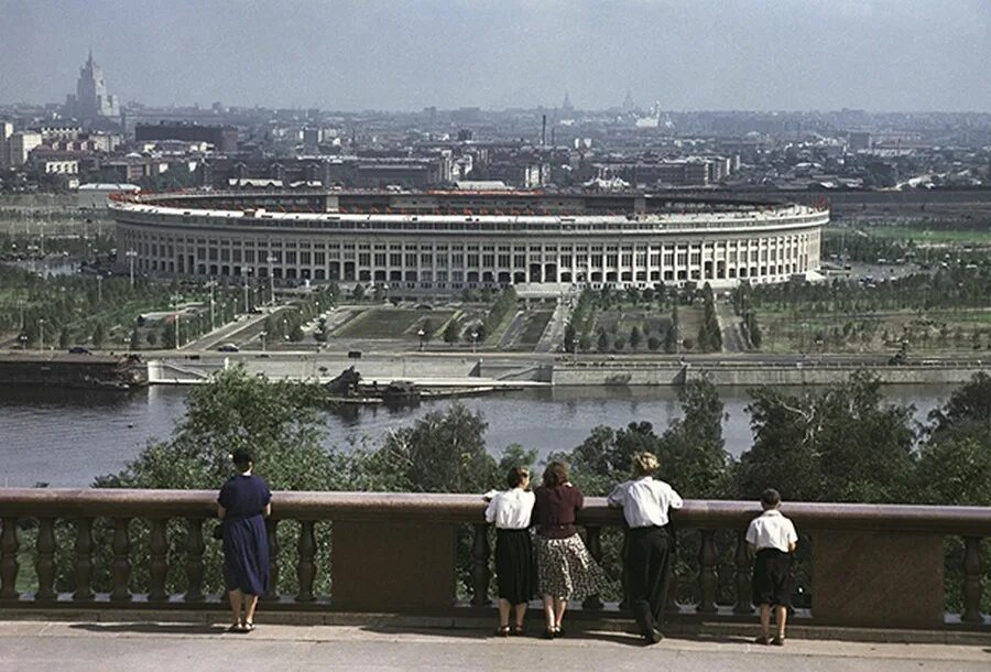 Москва 80х. Московский стадион Лужники СССР. Стадион Лужники 1956. Стадион Лужники 80 годов. Стадион Лужники 80е годы.