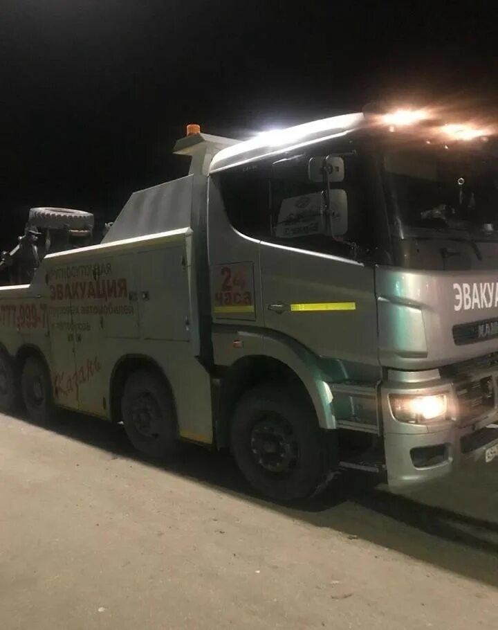 Грузовой эвакуатор 2021 daf. Грузовой эвакуатор вольво 8*8. Эвакуатор грузовой century 9055. Эвакуатор скания. Грузовой эвакуатор вольво.