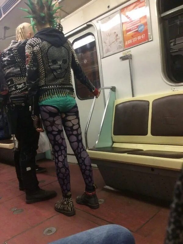 жертвы моды. странный чудной. самые странные люди в метро. странный чудной. странная мода.