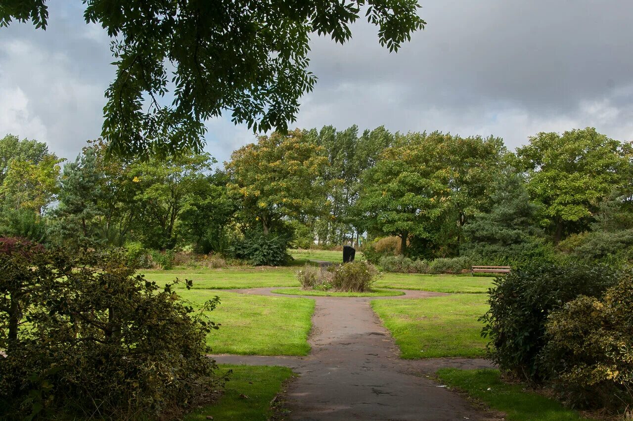 Холируд парк. Бирмингем город городские парки. Парк фудзитаро кубота сиэтл. Рельеф долины реки. Японский парка кибунэ.