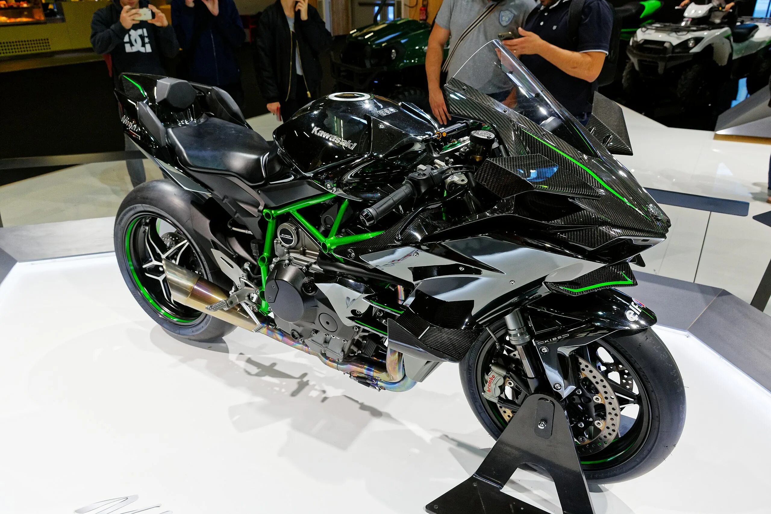 Ninja h2r. Кавасаки ниндзя h2r. kawasaki h2r 2025. кавасаки h2r 2025. kawasaki ninja h2r 2025.