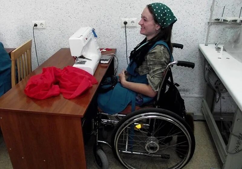 Инвалид сайт работы. Инвалид. занятость инвалидов. рабочее место для людей с ограниченными возможностями. инвалиды люди с ограниченными возможностями.