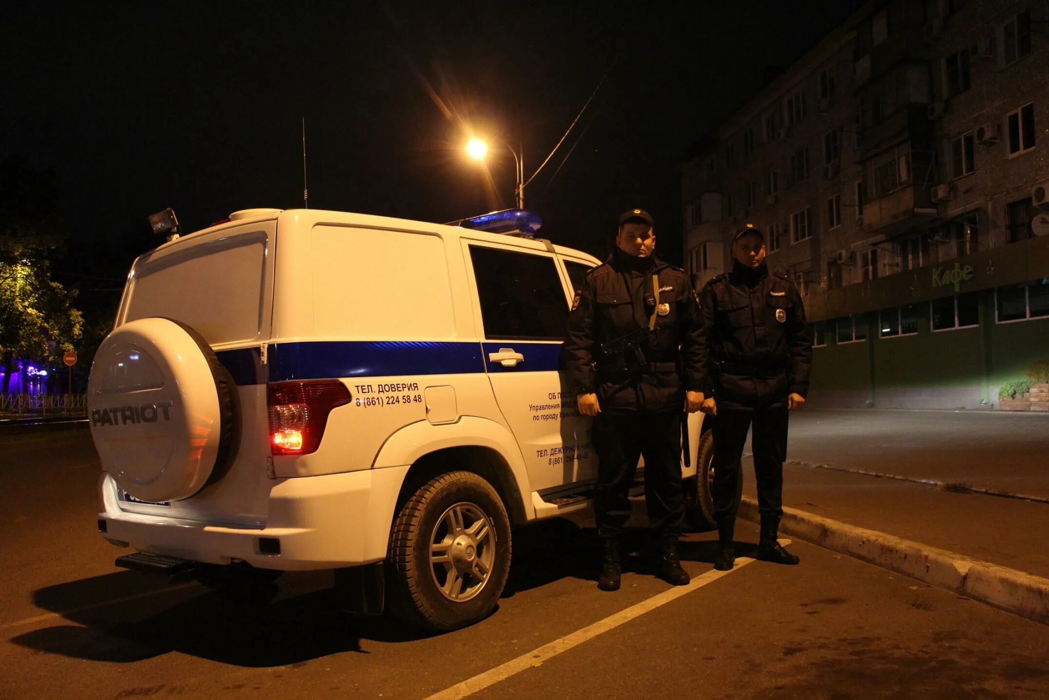 Уаз патриот с мигалками. Ппс ночью. Ппс ночью. Машина ппс ночью. Уаз ппс ночью.