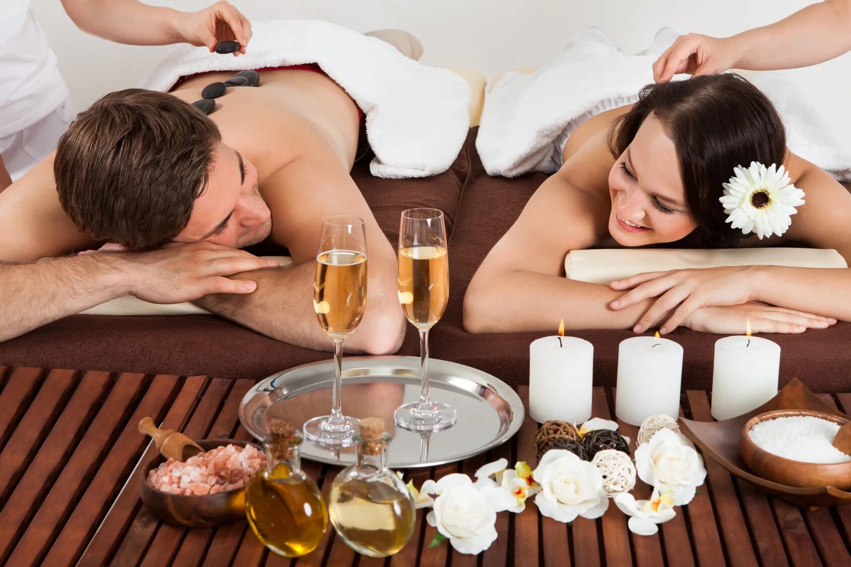 Couple massage. Спа для двоих. Романтический массаж для двоих. Спа для пары. Романтическое спа для двоих.