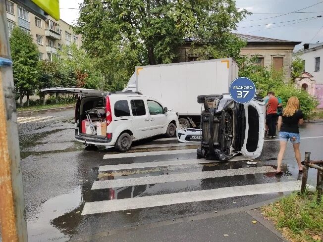 В иваново разбился. Украинские машины. ДТП Иваново улица Марии Рябининой. Перед машины.