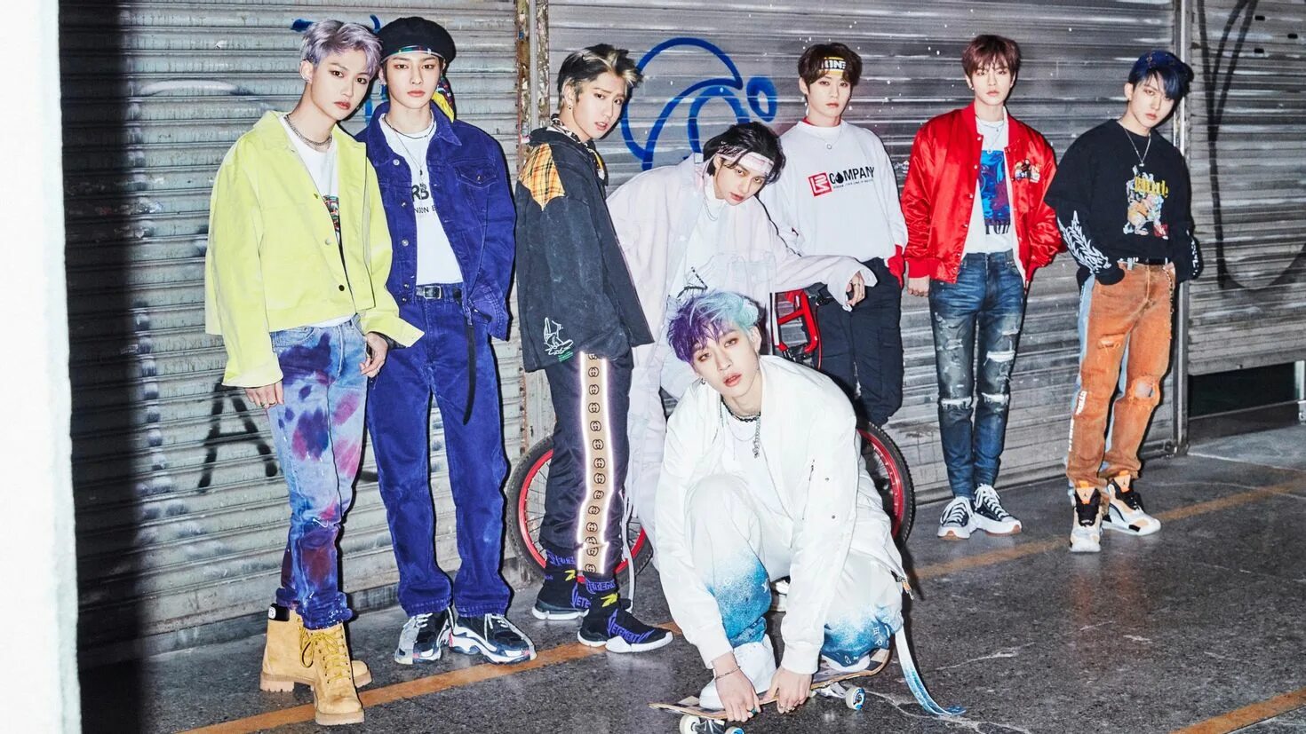 Stray kids песни домино. Группа Stray Kids 2021. Группа Stray Kids 2020. Stray Kids thunderous обложка. Stray Kids Gods menu обложка.