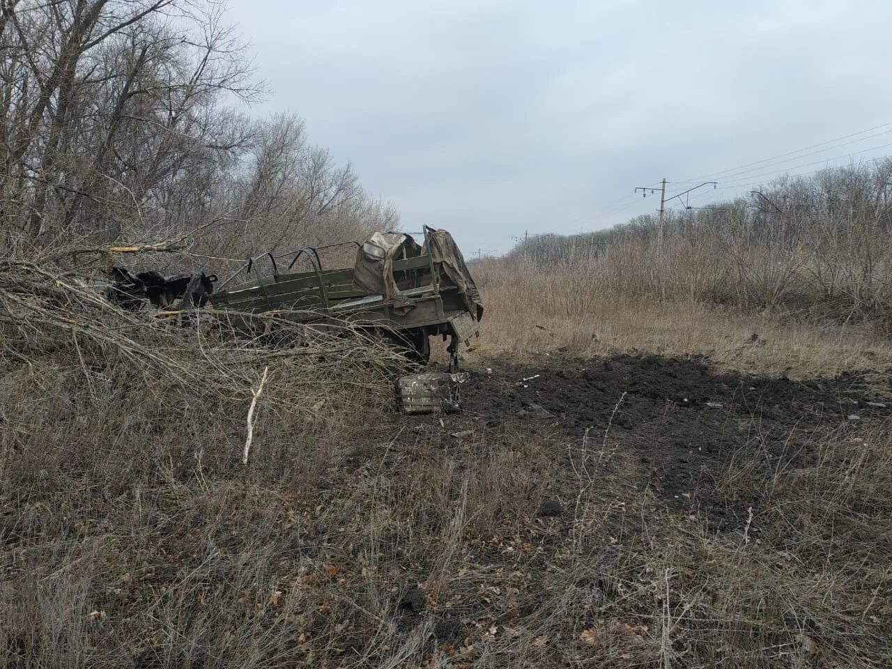 Грузовик ВСУ подорвался на мине,. ВСУ на Донбассе 2021. Уничтоженные Грузовики ВСУ.