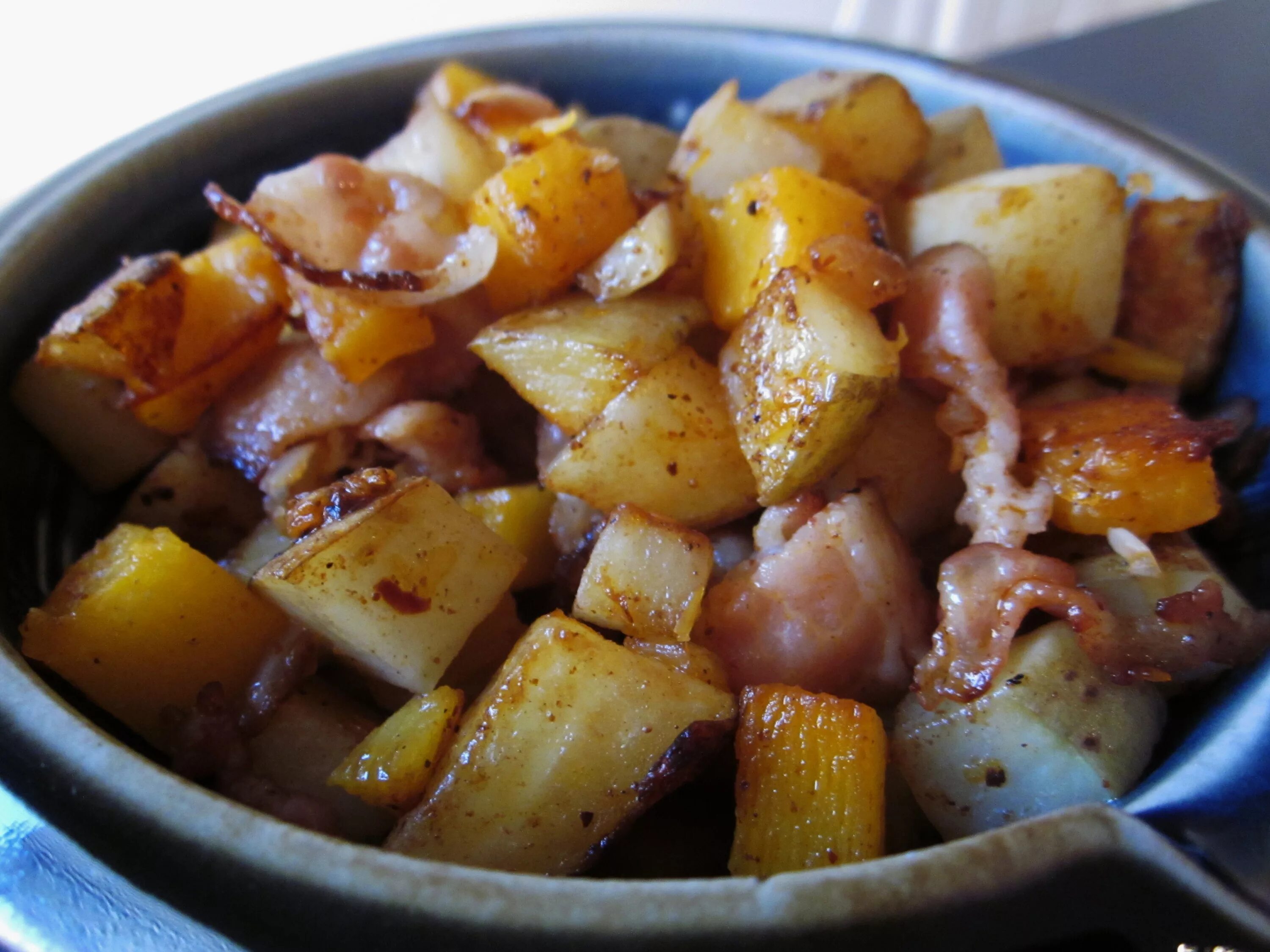 Тыква с мясом на сковороде. Тыква с картошкой. Тыква с картошкой в духовке. Жаркое с тыквой,свининой и картофелем. Тыква с мясом.