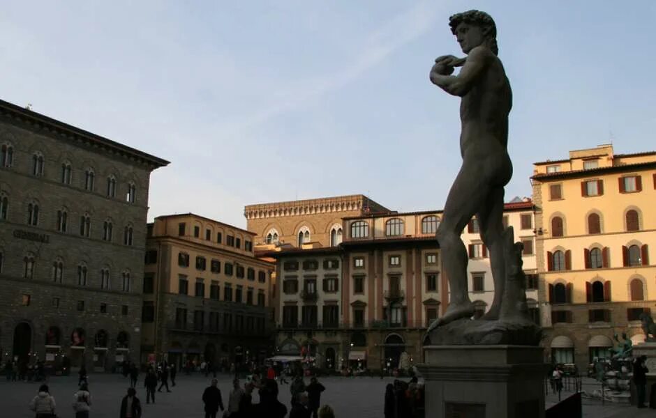 Famous squares. Famous squares. Конная статуя марка аврелия. Площадь синьории во флоренции. Площадь зокало в мехико.