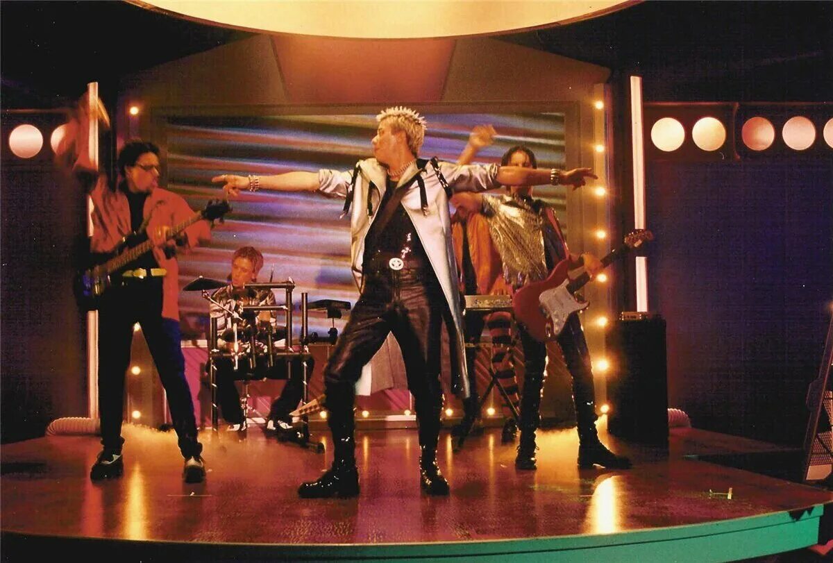 Xenon девушка. Ксенон девушка 21 века. Ксенон девушка 21 века фильм. Ксенон девушка 21. Кирстен стормс ксенон.