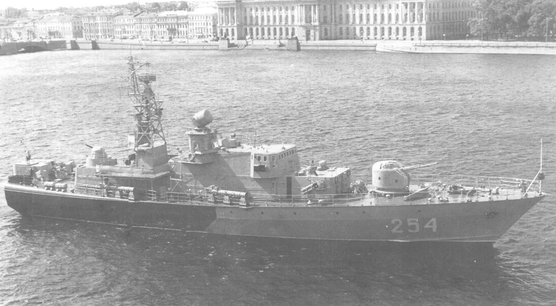 Мпк 12412. Мпк 1241. Пскр 1241 молния. Малые противолодочные корабли проекта 12412. Мпк 60.