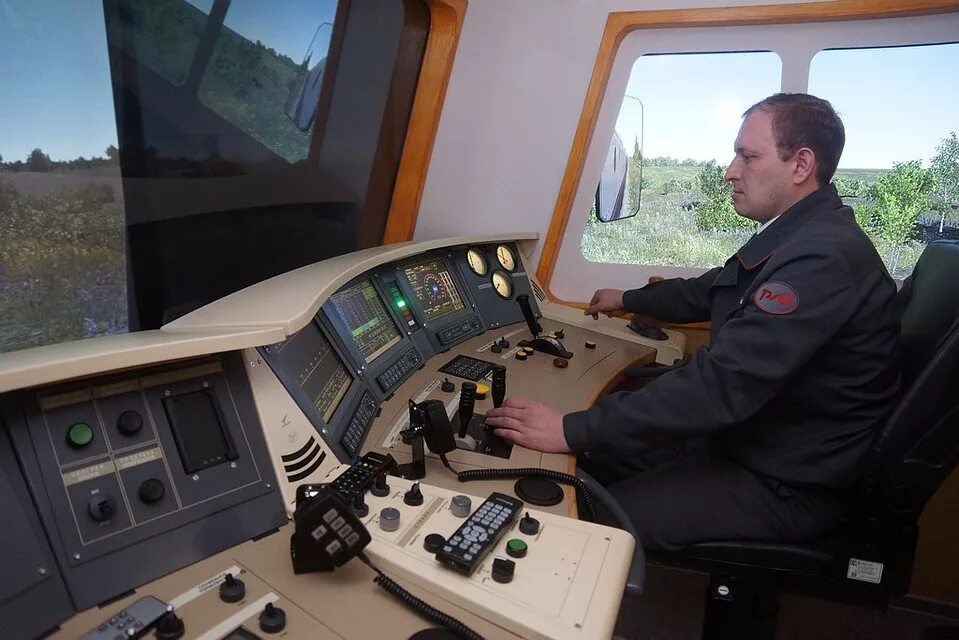 Кабина машиниста локомотива. Эксплуатационное локомотивное депо вихоревка. Скосырский николай георгиевич всжд. Машинист ждсм ржд. Локомотивная бригада депо вихоревка.