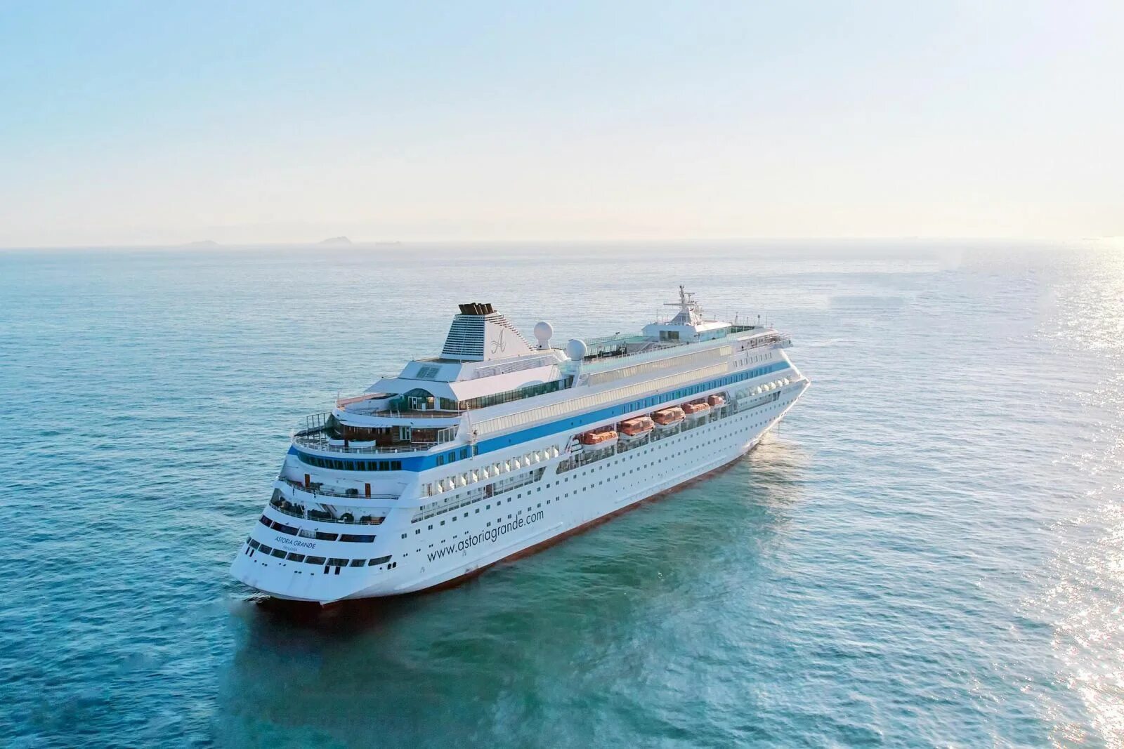 Круиз по средиземному морю из стамбула. Круиз из сочи лайнер astoria grande. круиз из сочи 2025 астория. круизный лайнер сочи астория гранде. лайнер астория гранде круиз из сочи.