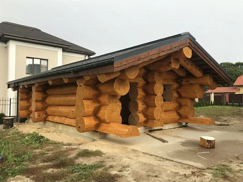 Дикий сруб кедр. Баня из сибирского кедра. Канадский кедр сруб. Баня из сибирского кедра. Баня из рубленого кедра под ключ.