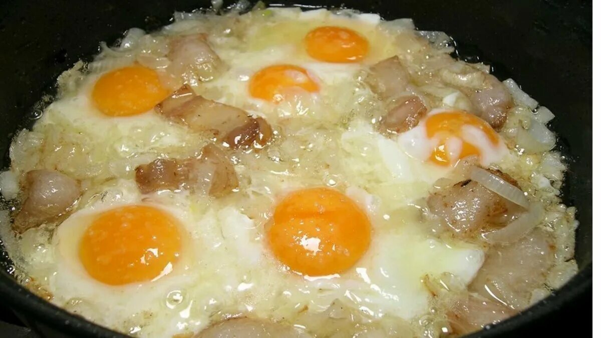Залить яйцами
