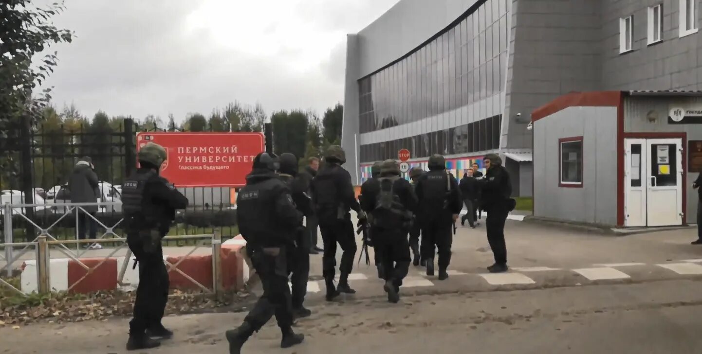 Стрельба в перми 2021 стрелок. Пермский стрелок тимур бекмансуров. Пгниу пермь стрельба. Стрельба в учебных заведениях. Стрельба в учебных заведениях.