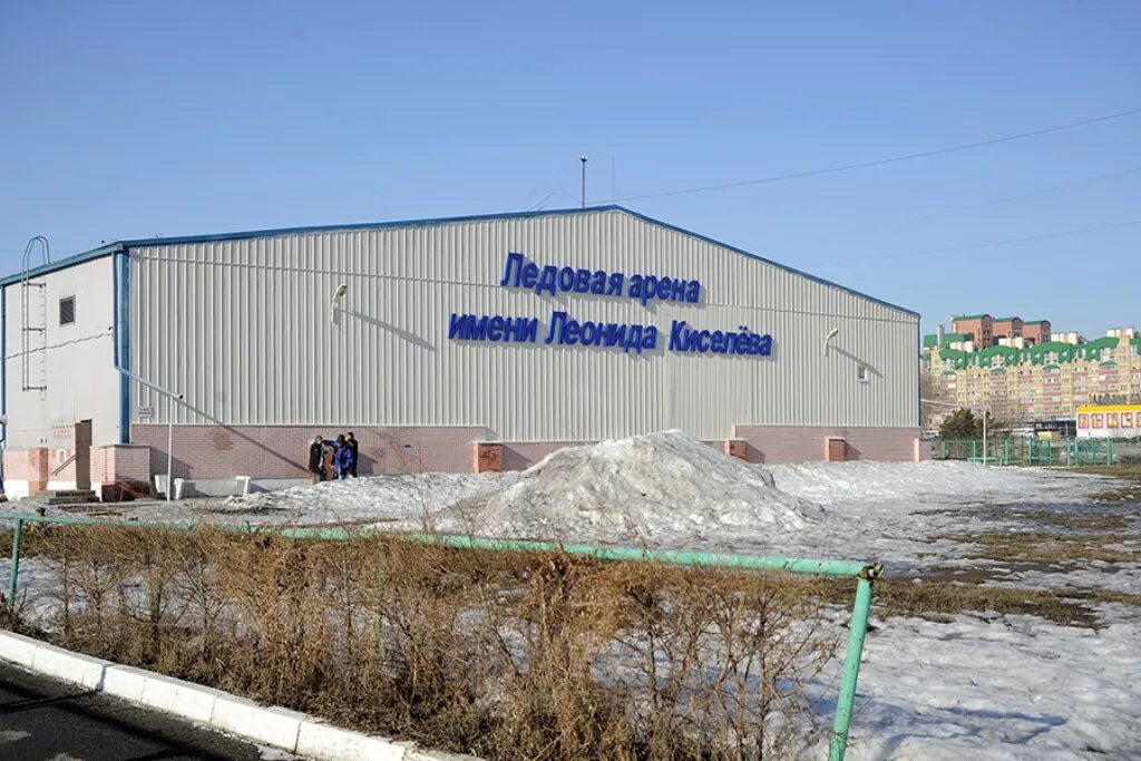 Ледовый дворец тополиный омск. Каток киселева омск. Каток омск киселева. Каток киселева омск. Каток юность омск.