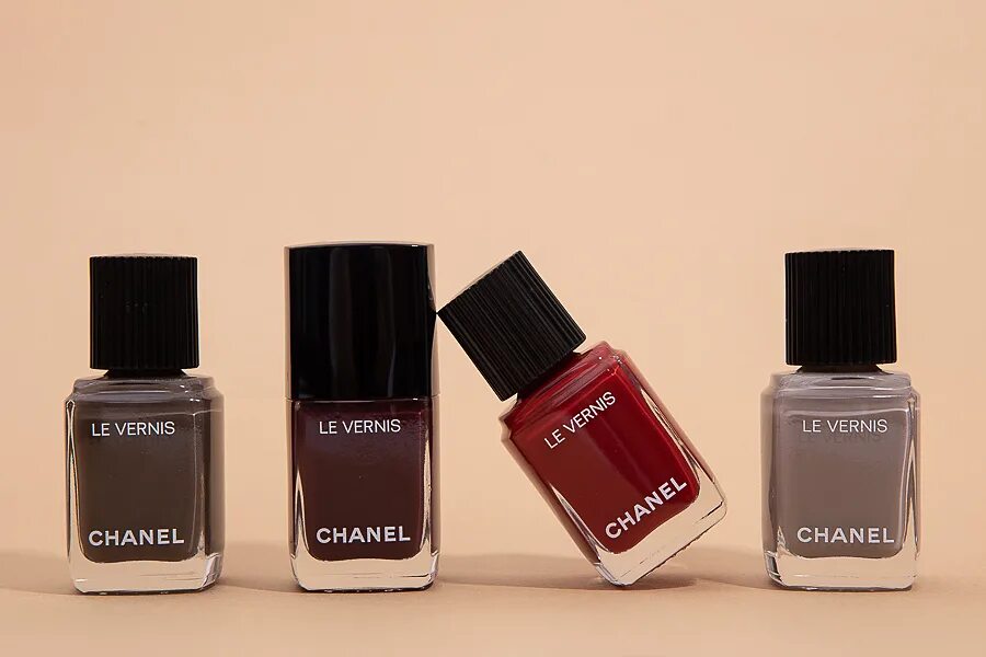 Chanel delisser. Youtube vernis. Vernis. Лак dior 663 desire. Шанель лак для ногтей палитра.